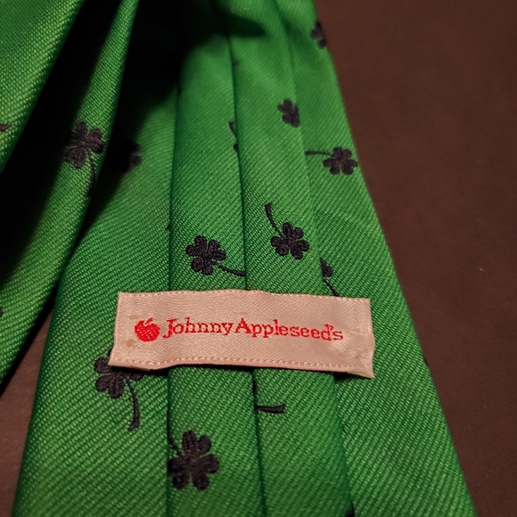 Green Shamrock Geometric Tie - Picture 3 of 5